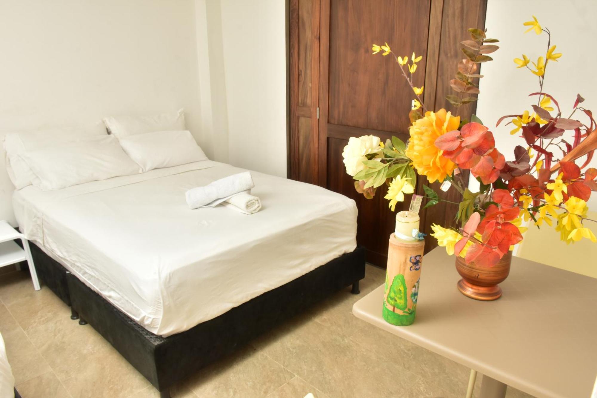Hotel Victoria Queen Villavieja Extérieur photo